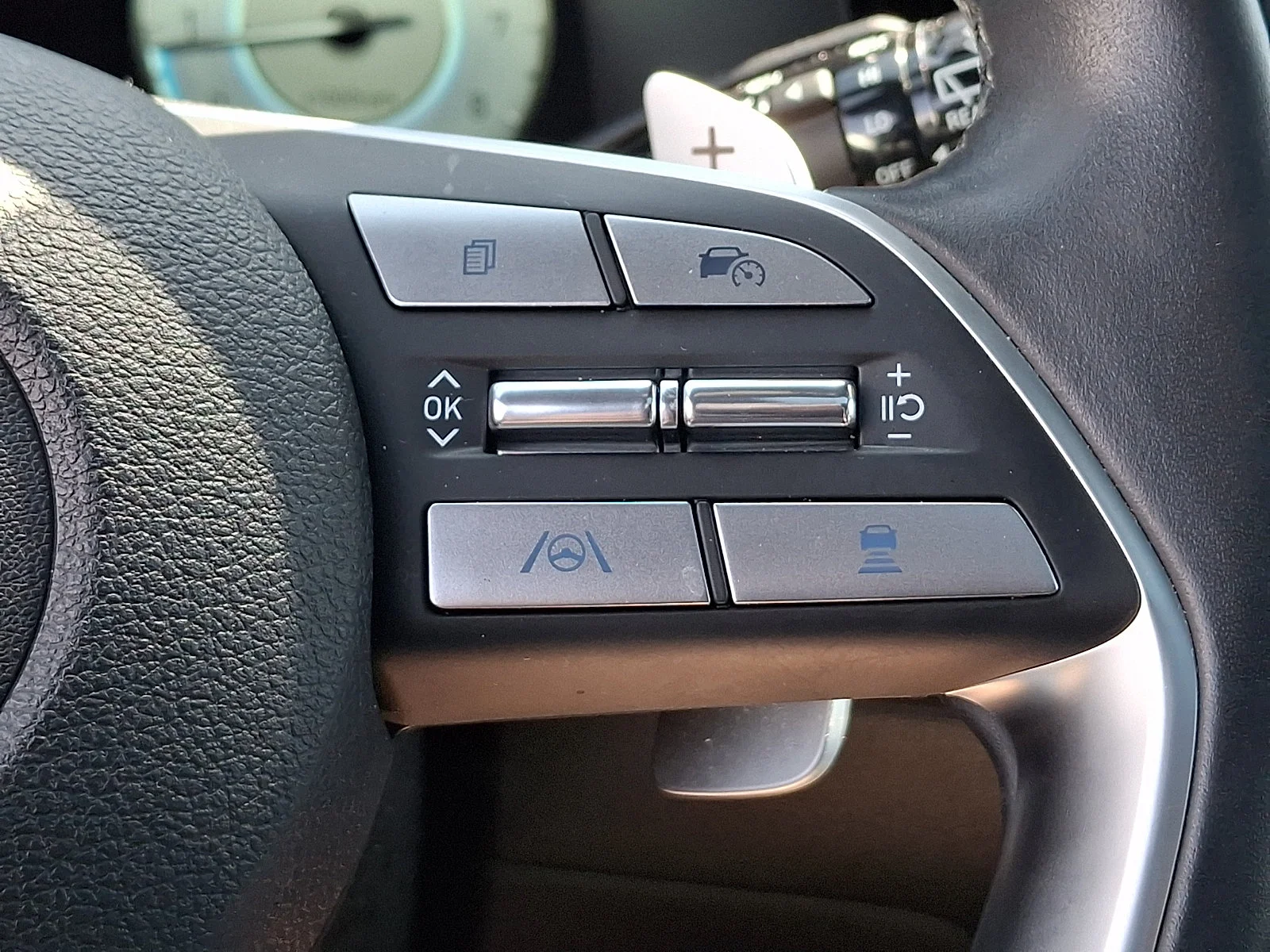 Used 2025 Emerald Hyundai Calligraphy image 24