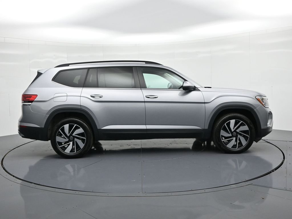 Used 2026  Volkswagen SE w/Technology image 5