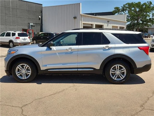 Used 2023 Silver Ford XLT 4x2 image 2