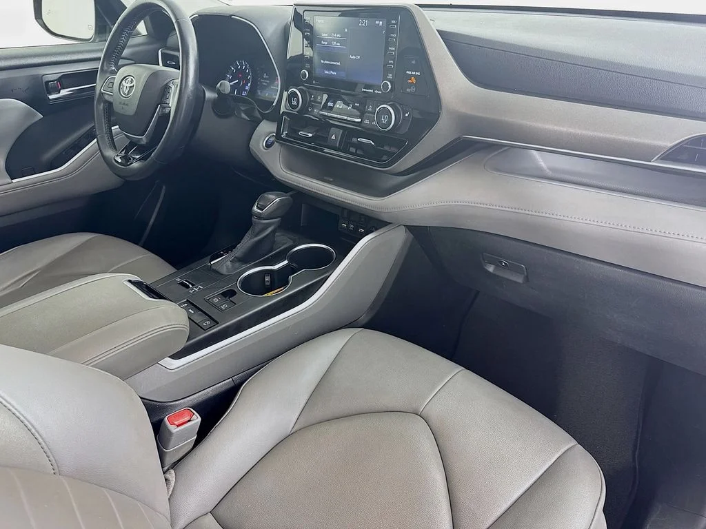 Used 2020 Celestial Silver Metallic Toyota XLE image 37