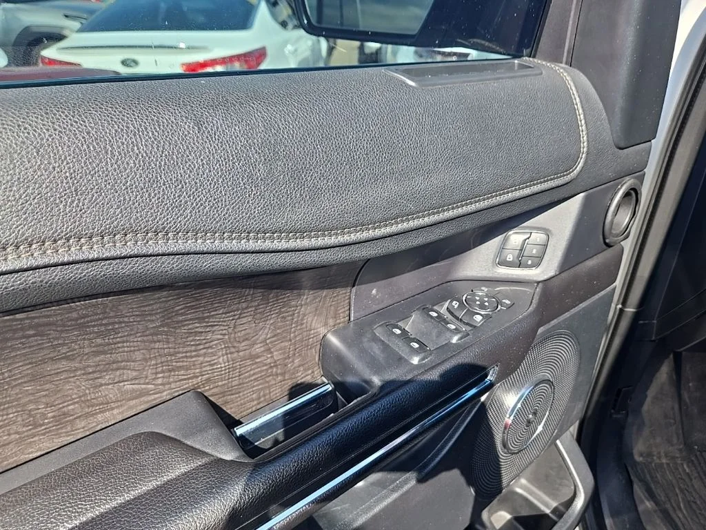 Used 2018 White Ford Limited image 13