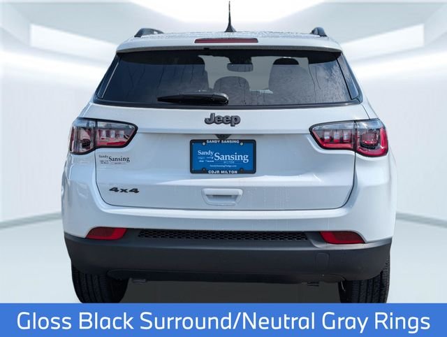 New 2026 Bright White Clearcoat Jeep Latitude image 5