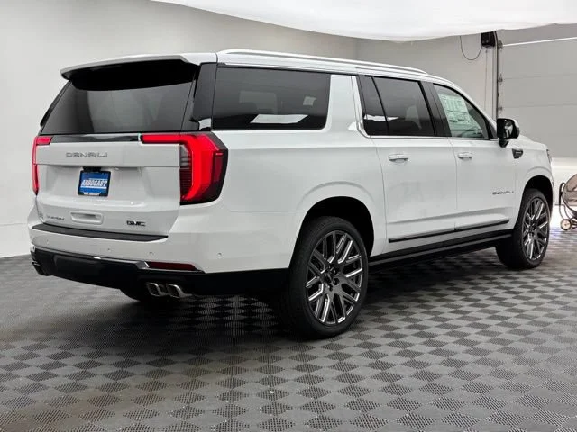 2026 GMC Yukon XL Denali Ultimate - Photo 11