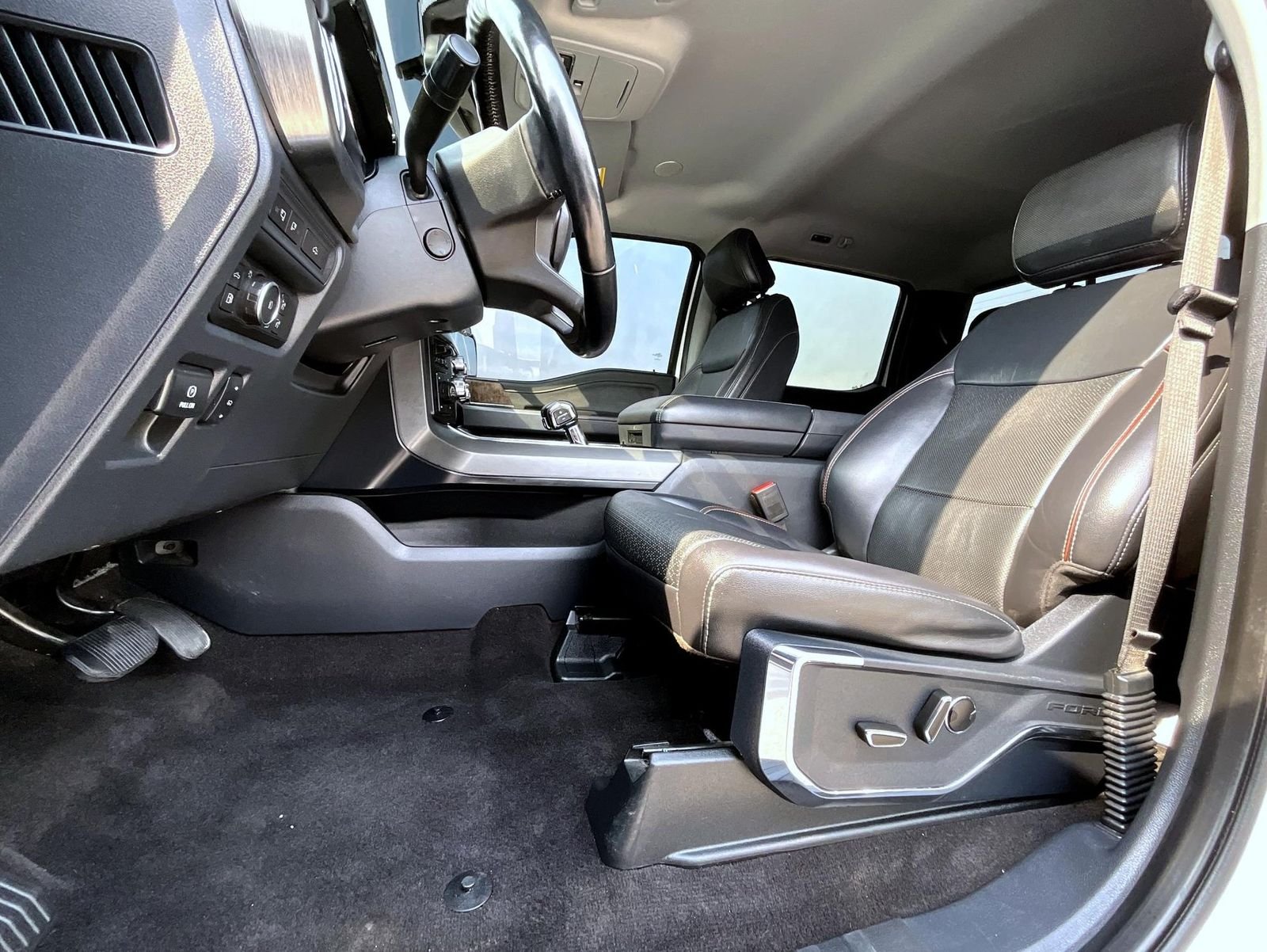 Used 2021 White Ford Lariat image 12