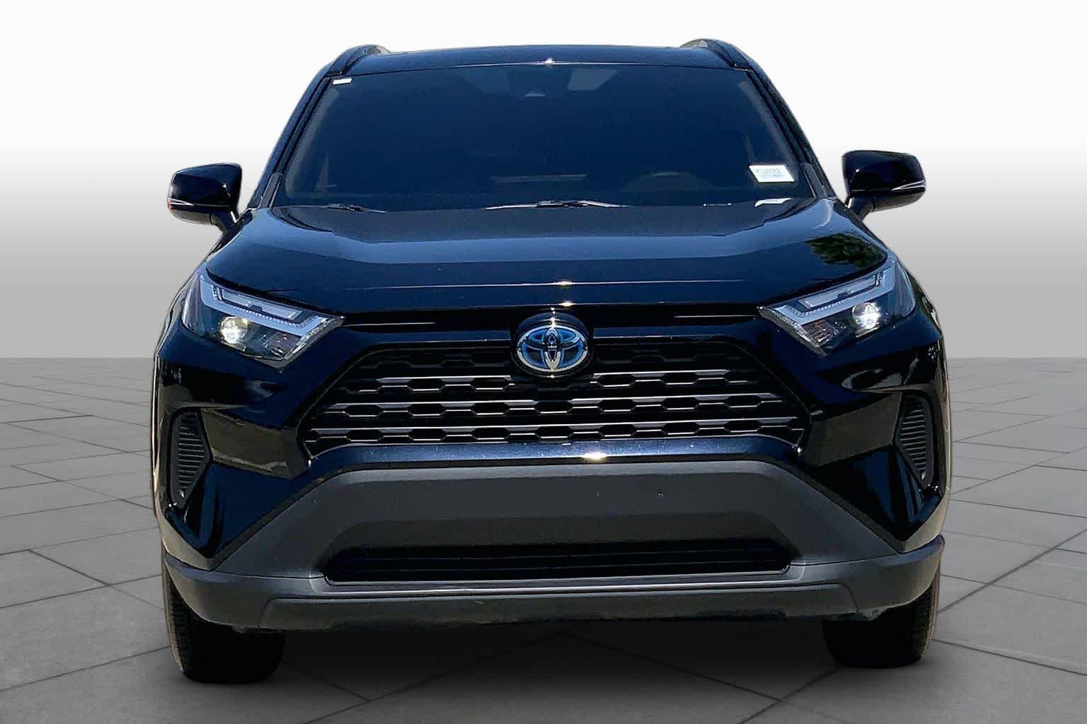 2024 Toyota RAV4 XLE - Photo 4