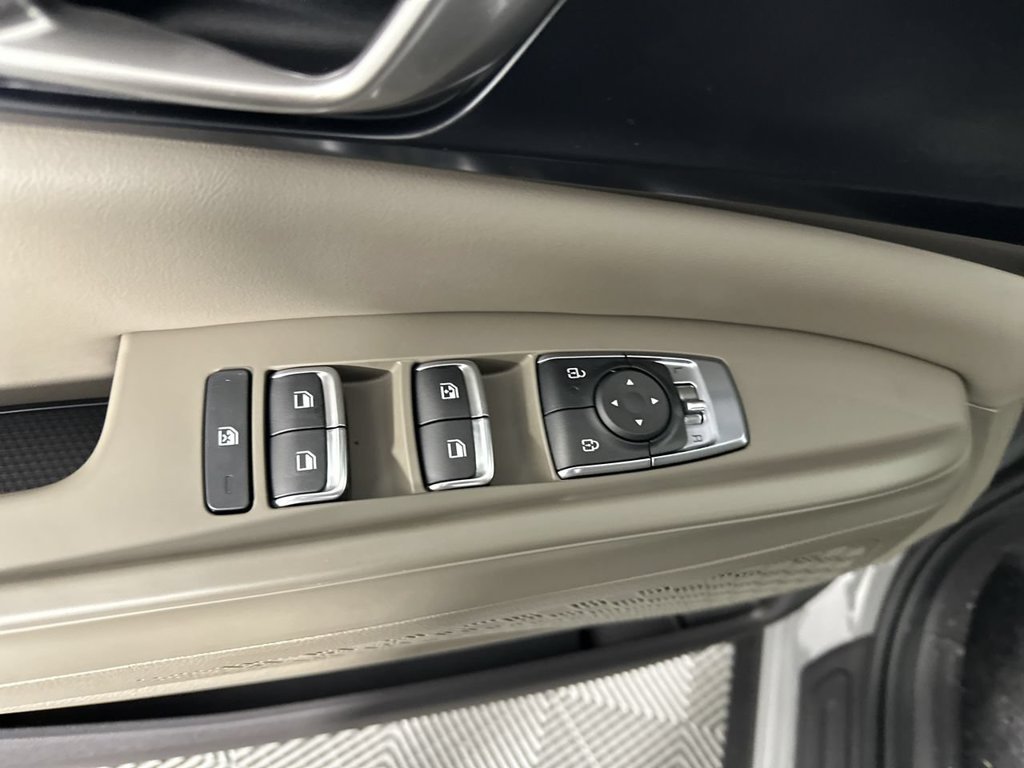 New 2027 Ceramic Silver Kia LXS image 3