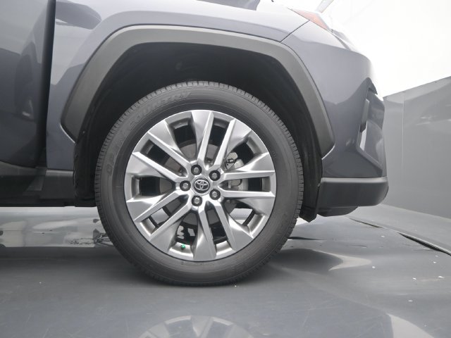 Used 2024 Magnetic Gray Metallic Toyota XLE Premium image 18