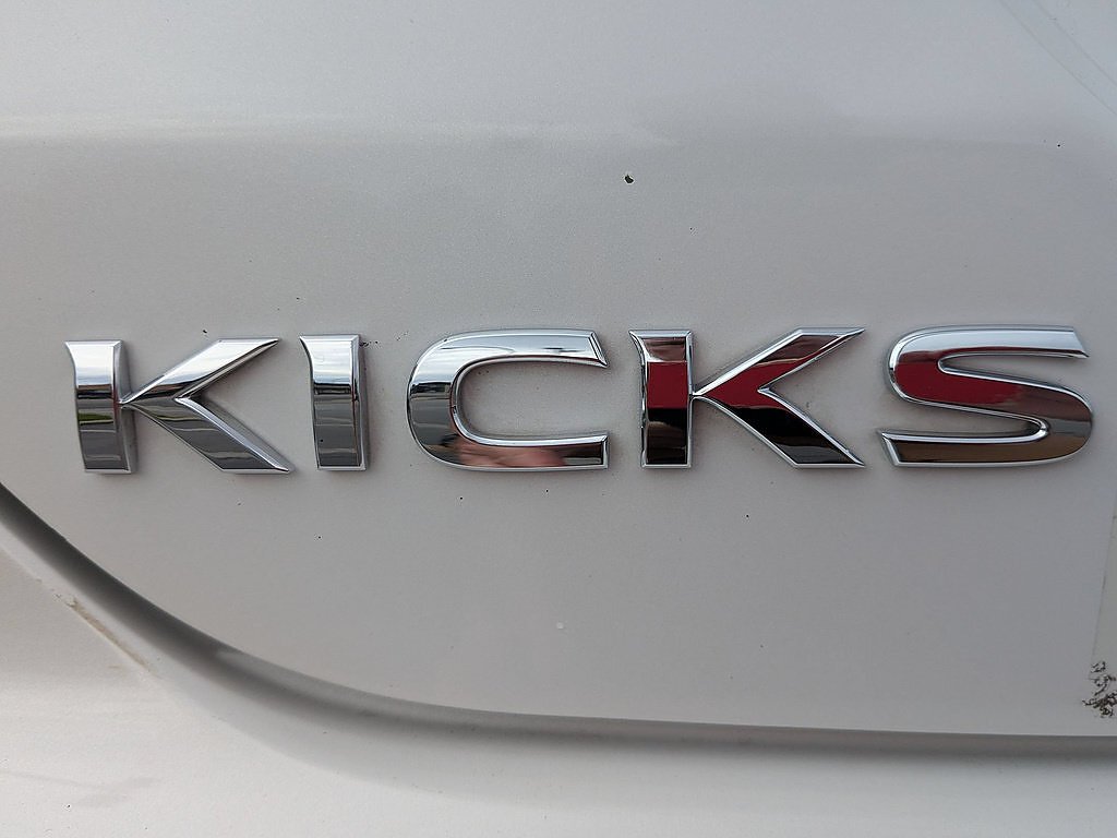 Used 2022 Aspen White Tricoat Nissan SV image 55