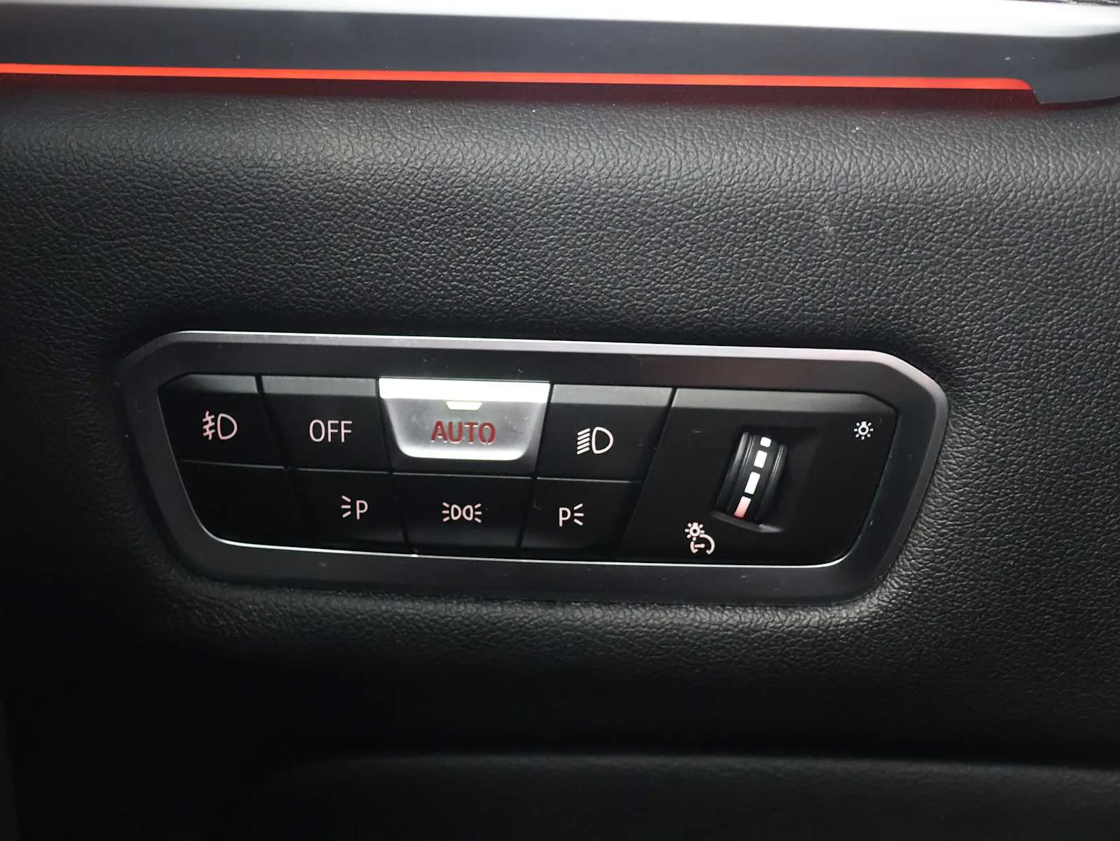 Certified Used 2022 Mineral White Metallic BMW M50i image 20