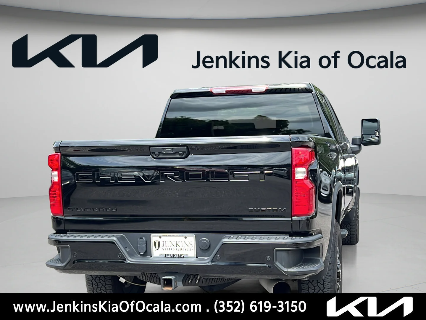 Used 2025 Black Chevrolet Custom image 6