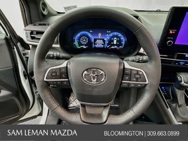 Used 2025 Beige Toyota Platinum image 16