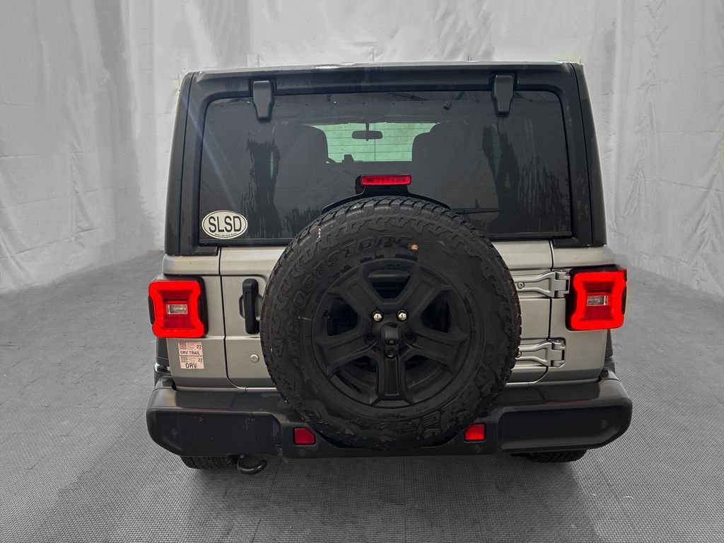 Used 2018 Silver Jeep Unlimited Sport S image 5