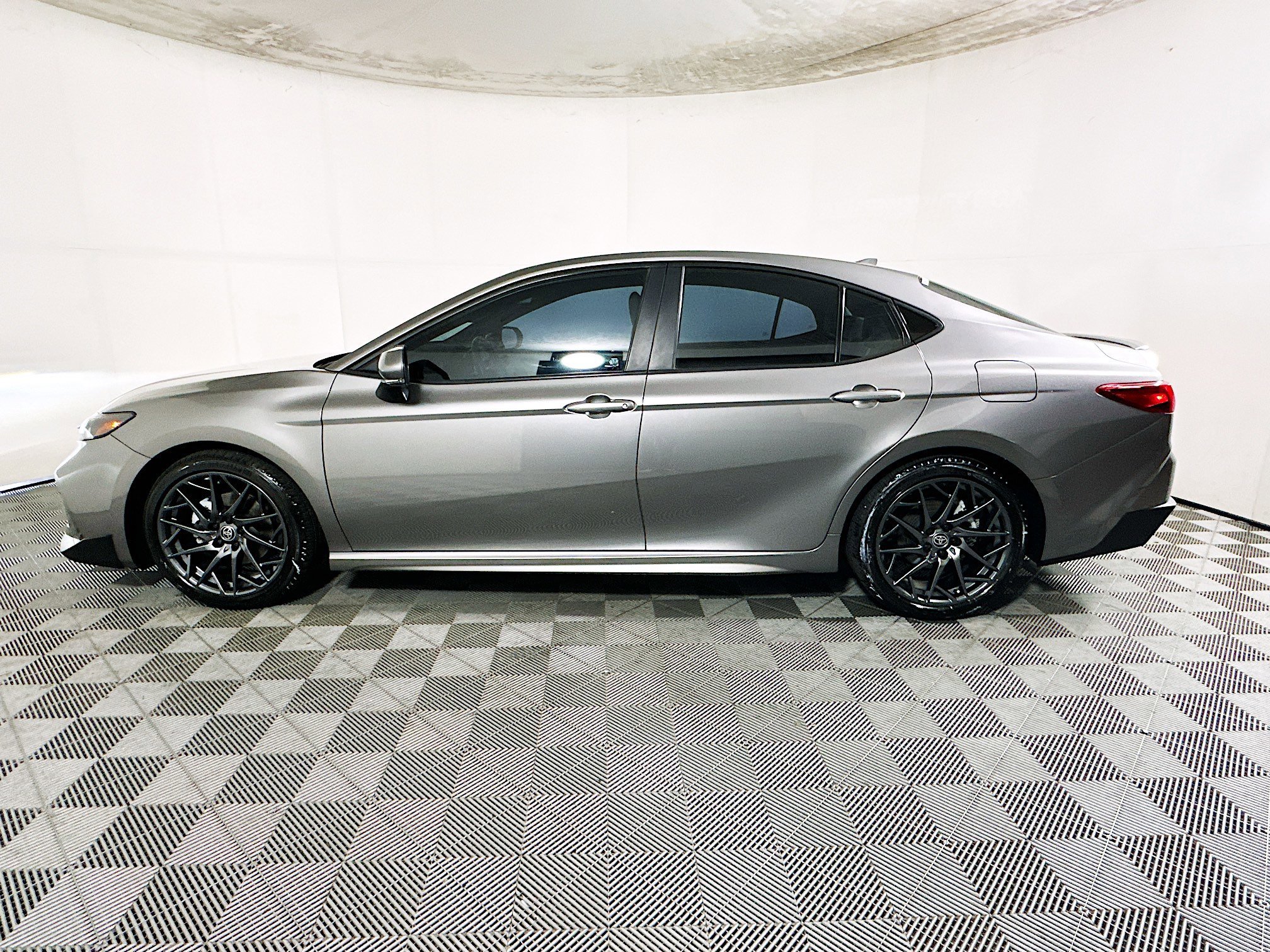 2025 Toyota Camry thumbnail 8