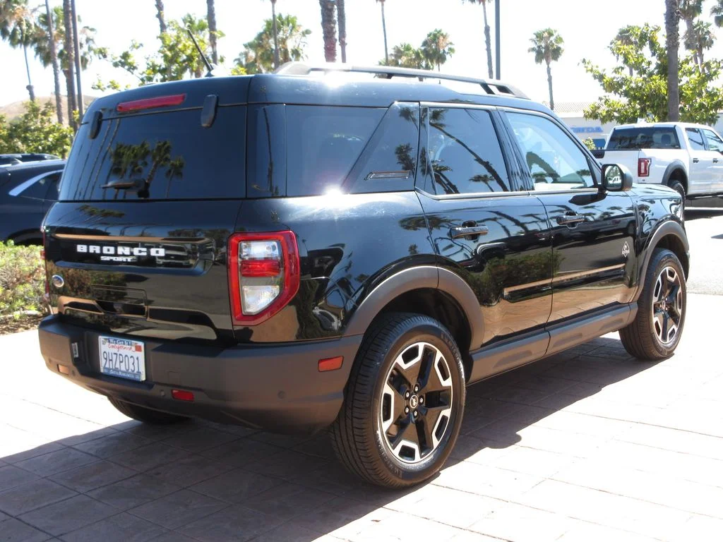 Certified Used 2023 Shadow Black Ford Outer Banks image 4
