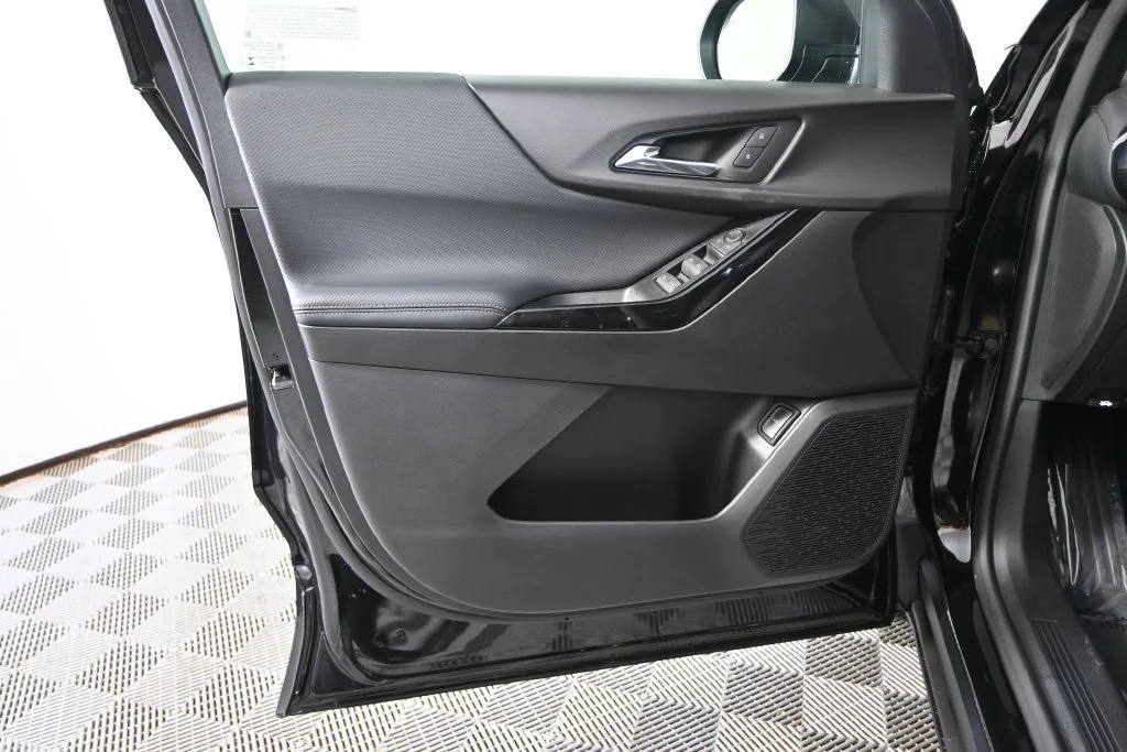 2027 Chevrolet Equinox LT - Photo 18