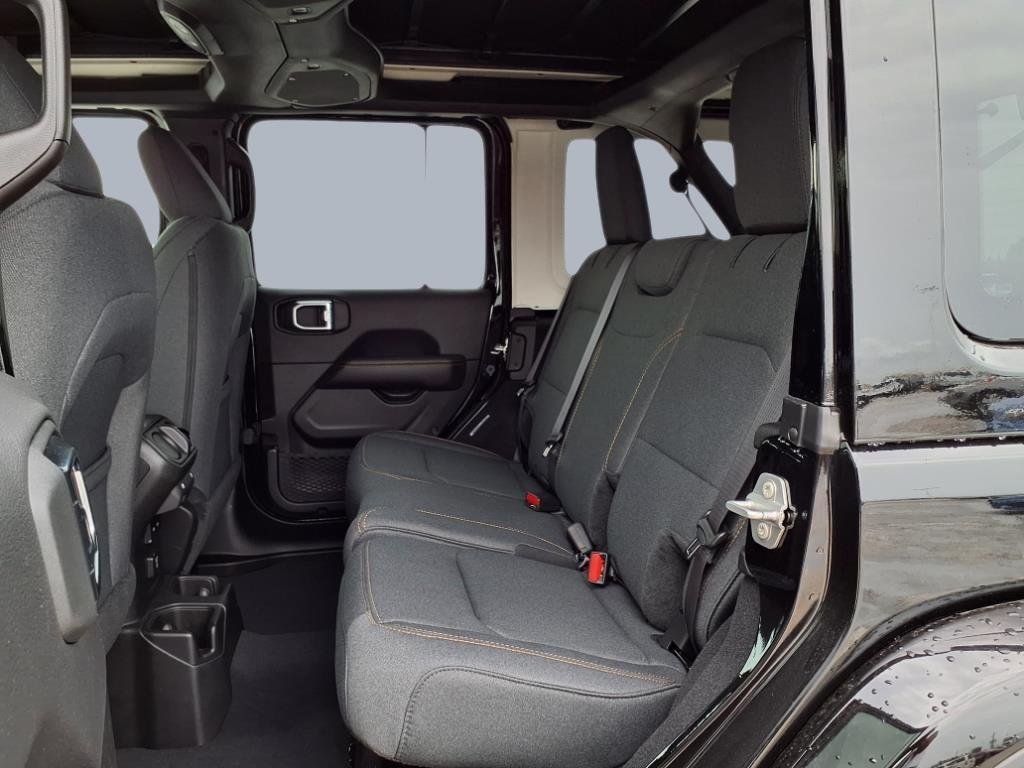 2025 Jeep Wrangler 4-Door Sahara - Photo 15