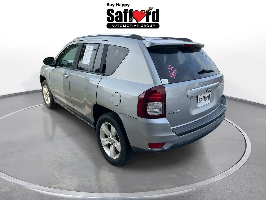 Used 2015 Silver Jeep Latitude image 18