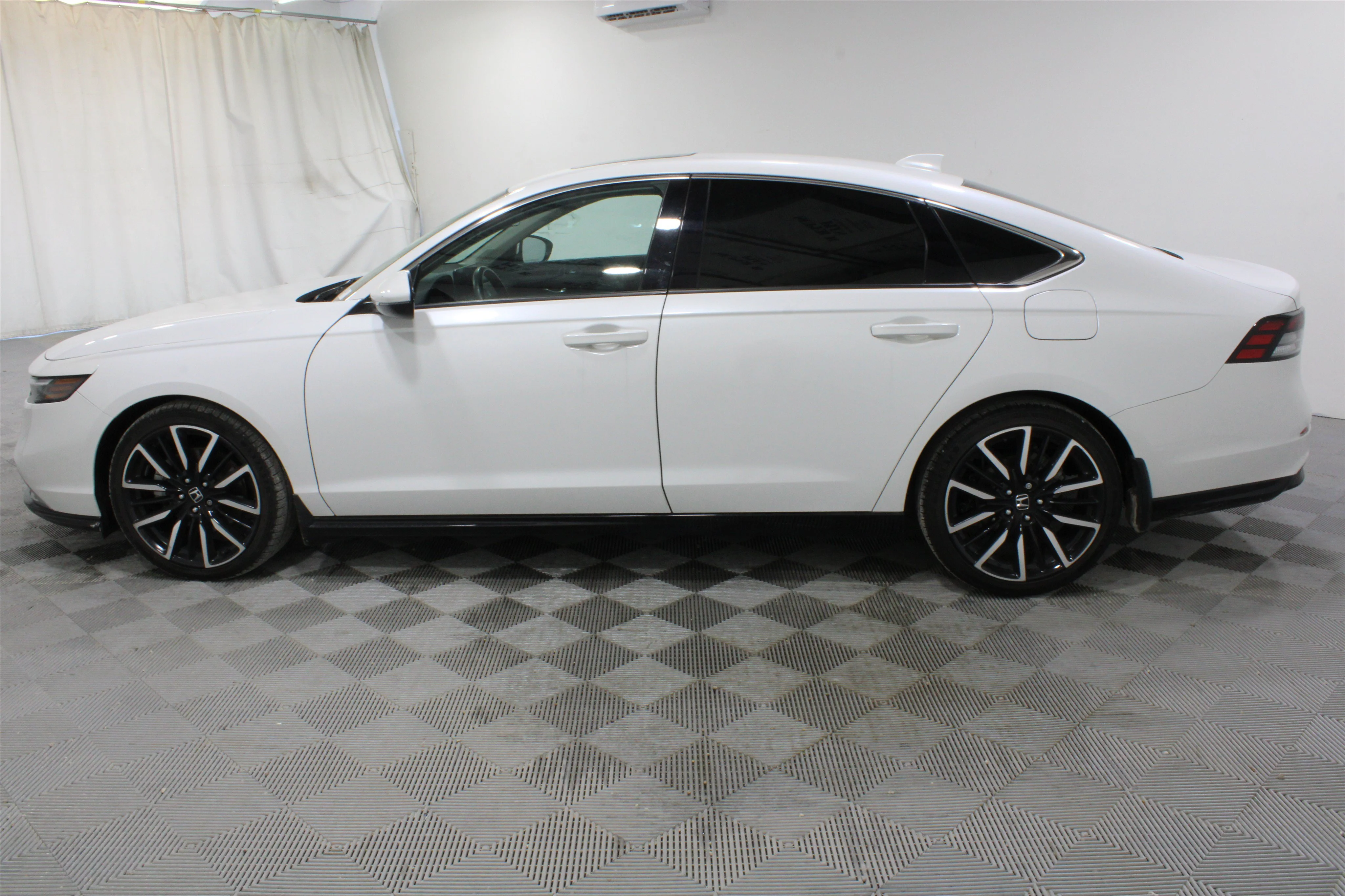 Used 2023 WHTIE Honda Touring image 29