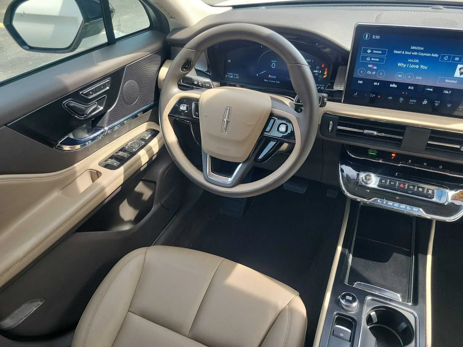 Used 2023 White Lincoln Standard image 13