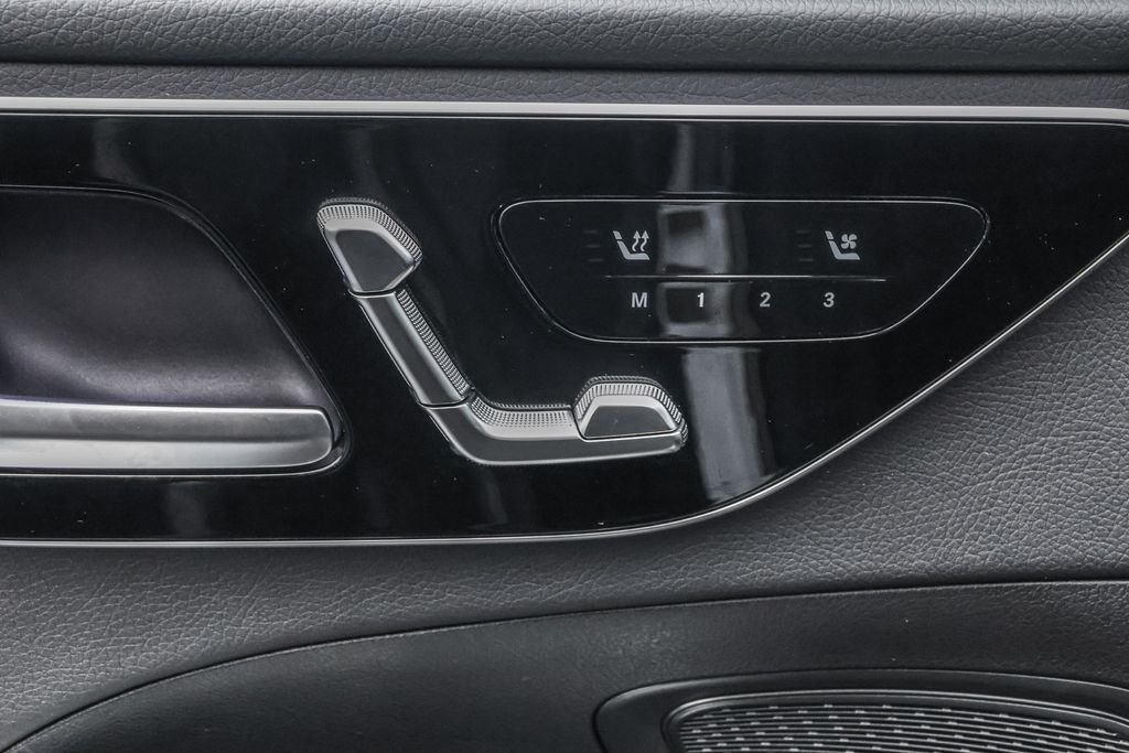 Used 2025  Mercedes-Benz C 300 image 9