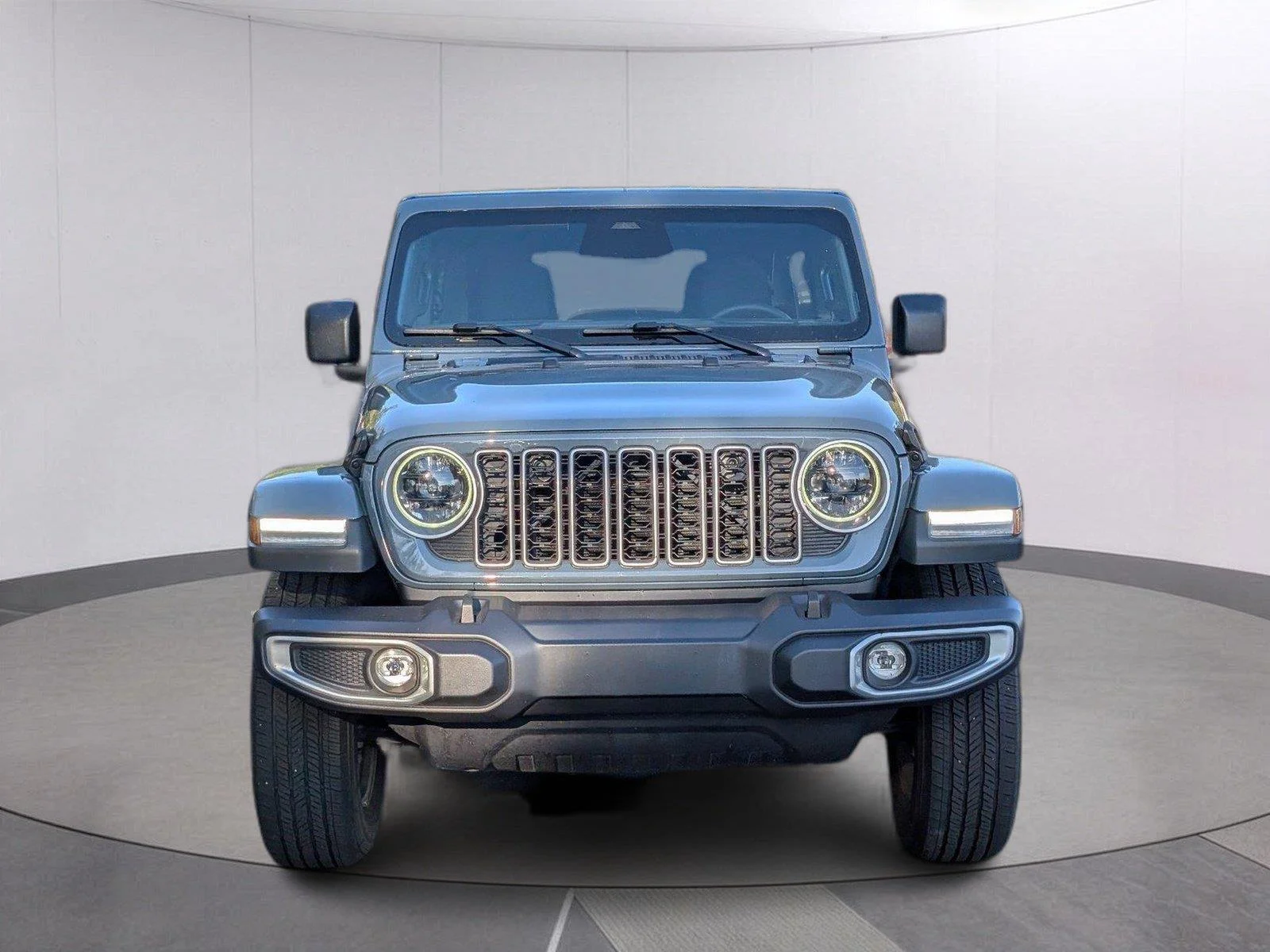 Used 2026 Anvil Clearcoat Jeep Sahara image 10