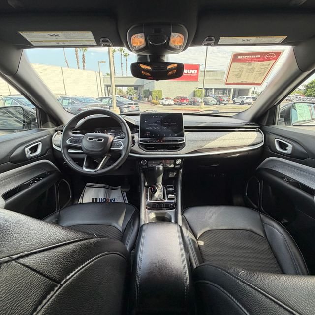 Used 2024 White Jeep Latitude image 30