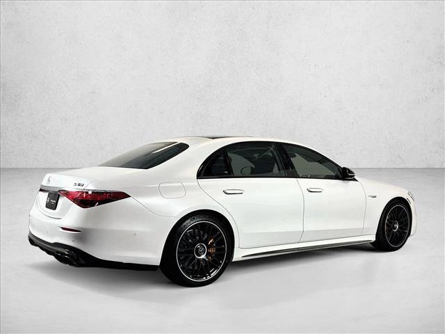 New 2026 MANUFAKTUR Moonlight White Magno Mercedes-Benz AMG® S 63 E image 35