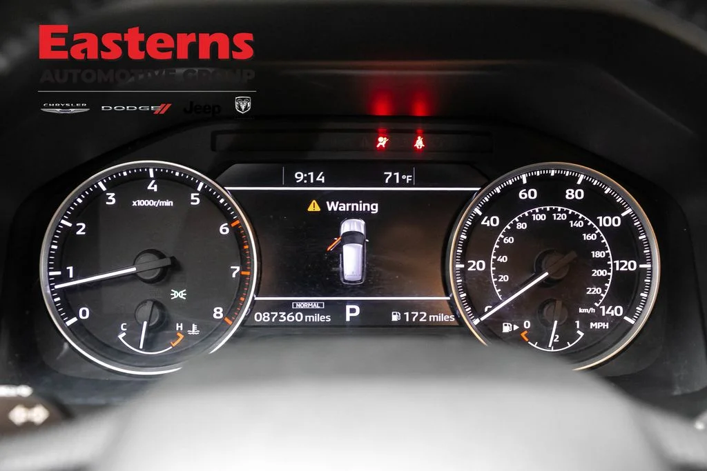Used 2022 White Mitsubishi SE image 17