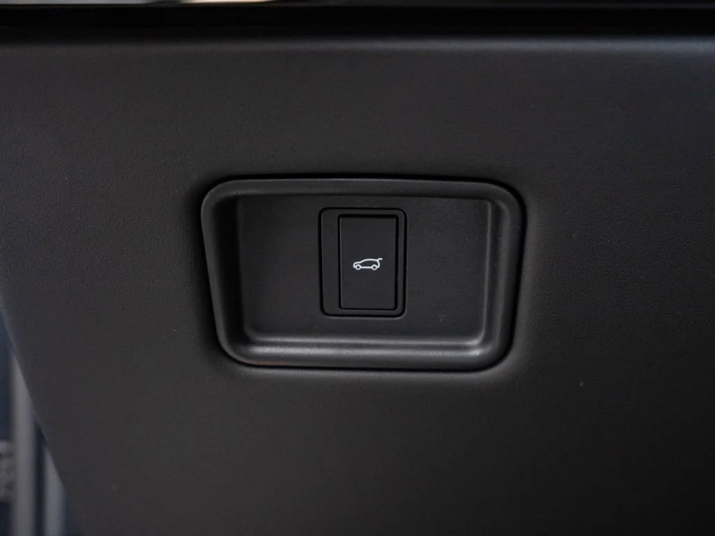 New 2026 Carpathian Grey Land Rover SE image 41