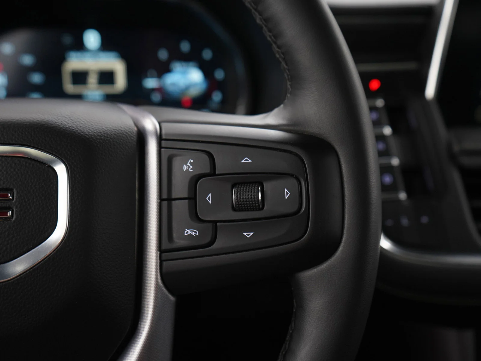 Used 2024 Silver GMC SLT image 27