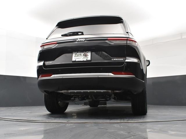 New 2026 Diamond Black Crystal Pearl-Coat Exterior Paint Jeep Limited image 23