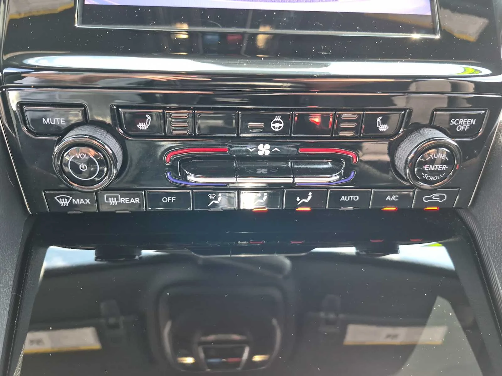 Used 2024 Silver Zynith Jeep Laredo X image 26