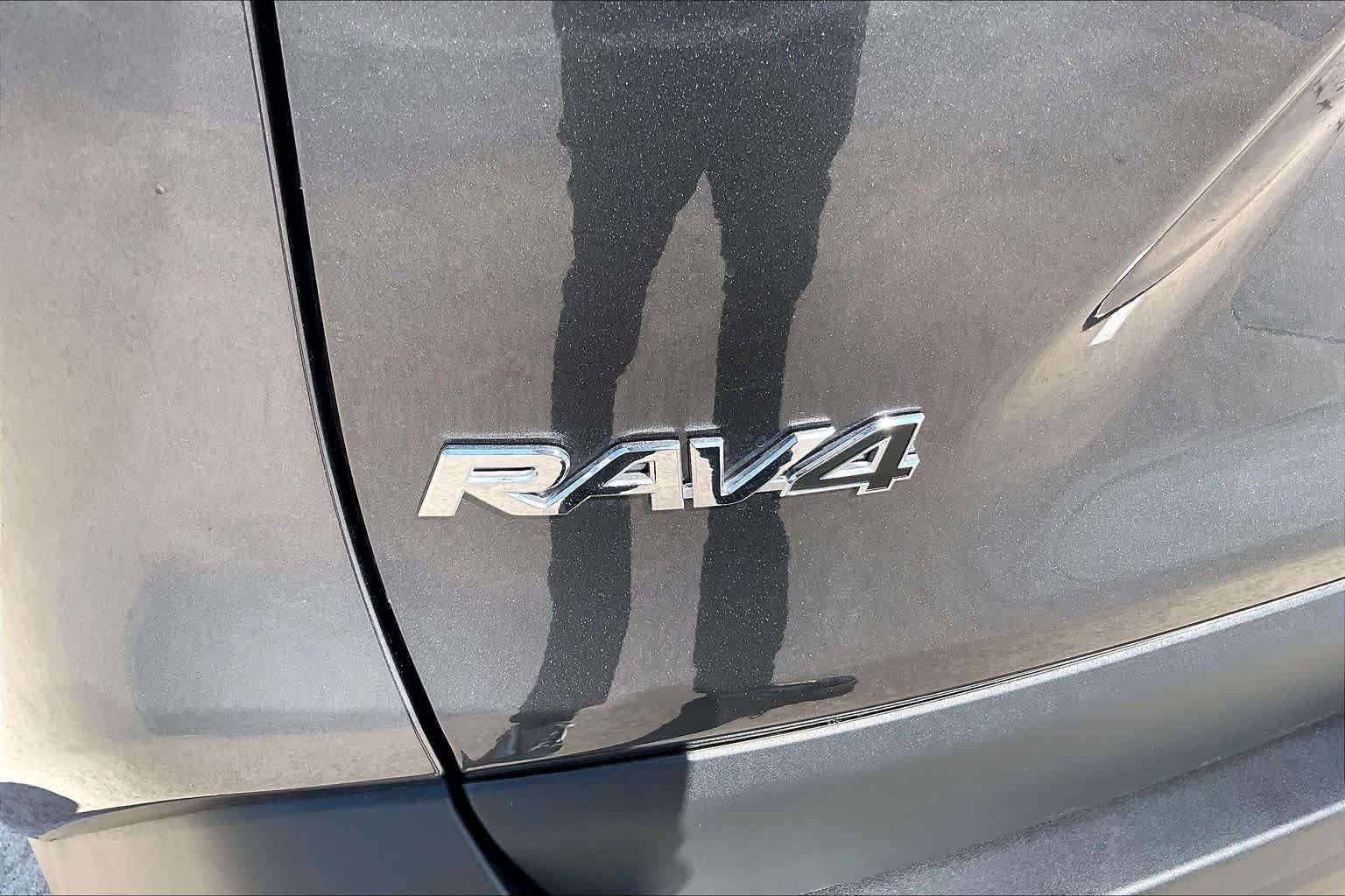 2023 Toyota RAV4 XLE - Photo 10