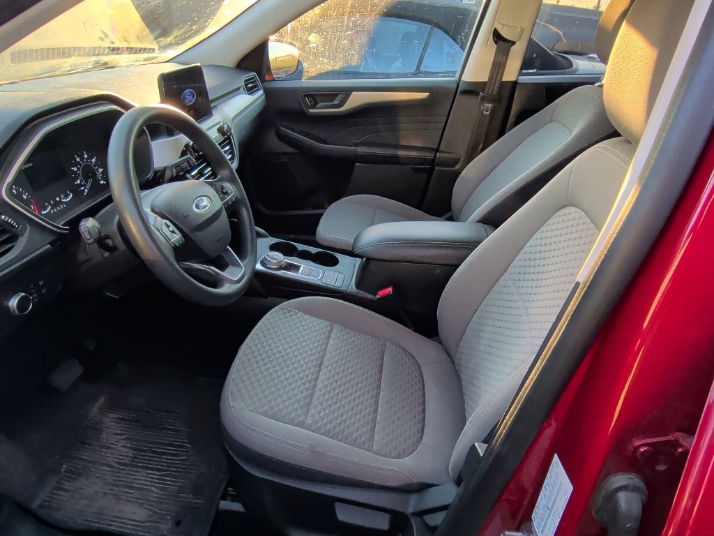 Used 2022 Rapid Red Metallic Tinted Clearcoat Ford SE image 9