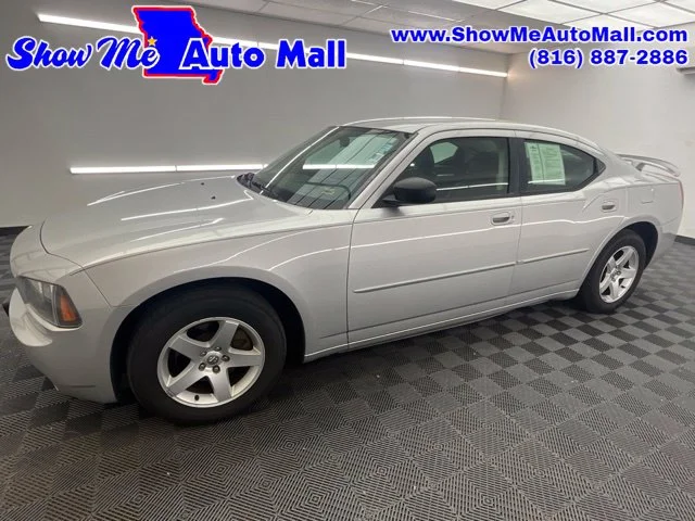 Used 2009 Silver Dodge SE image 1