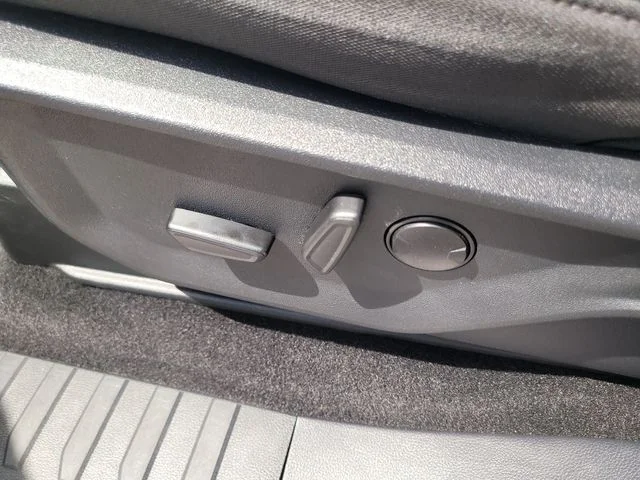 Used 2024 Silver Ford XLT image 21