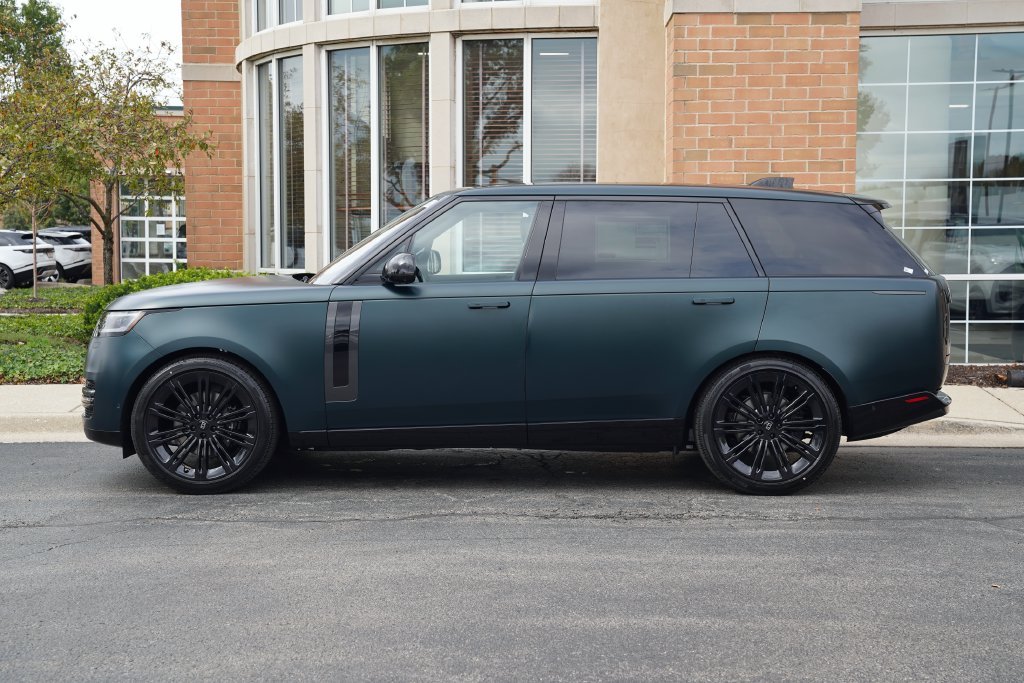 New 2027 British Racing Green Satin Land Rover SE image 2