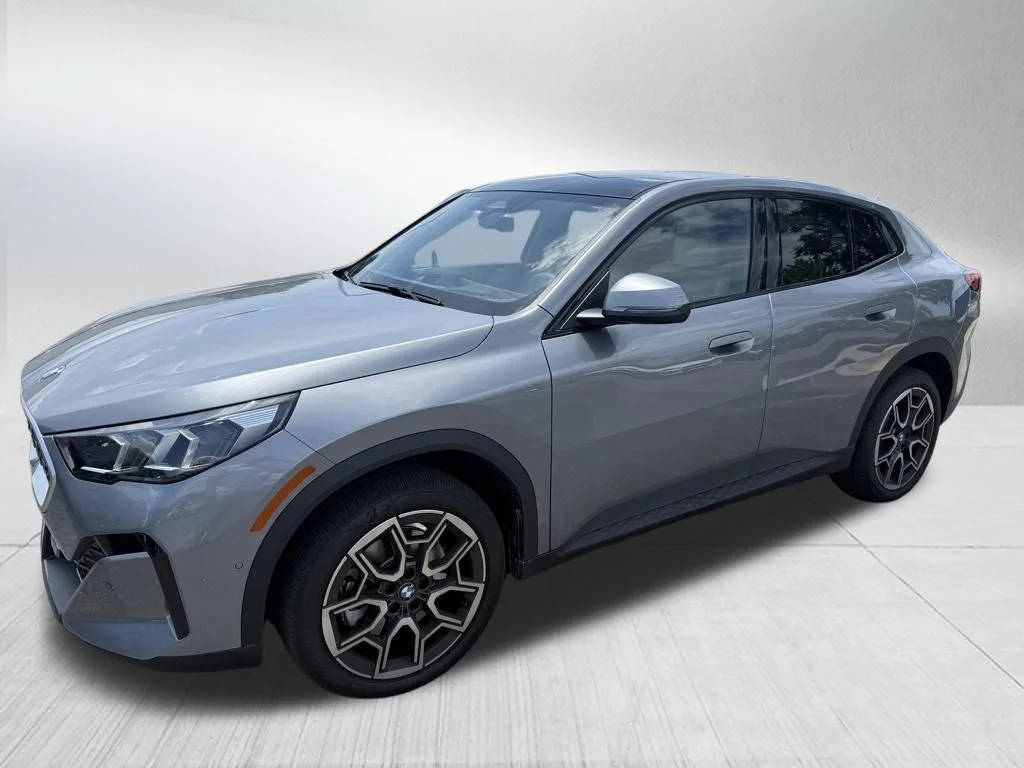 Used 2025 Gray BMW xDrive28i image 1