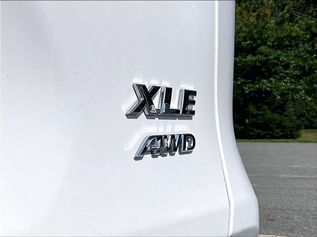 Used 2025 White Toyota XLE image 29