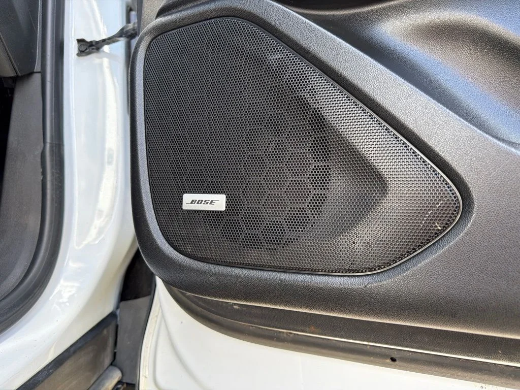 Used 2022 White GMC SLT image 21