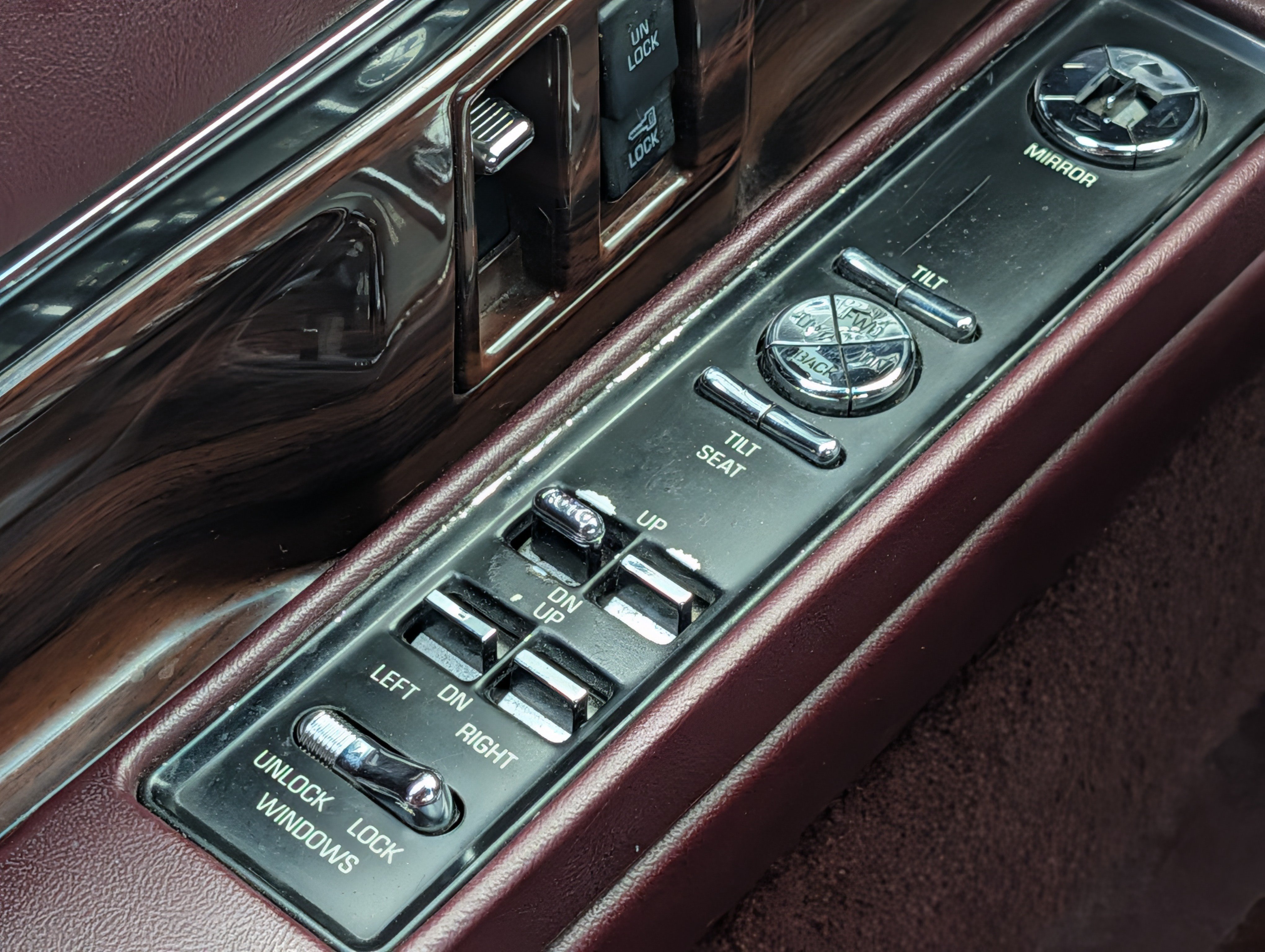 Used 1997 Brown Buick Custom image 23