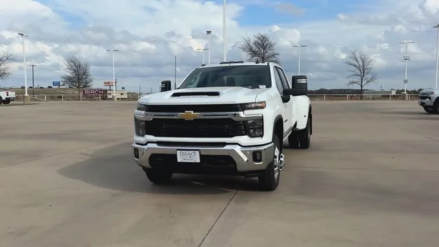 New 2026 Summit White Chevrolet LT DRW image 4