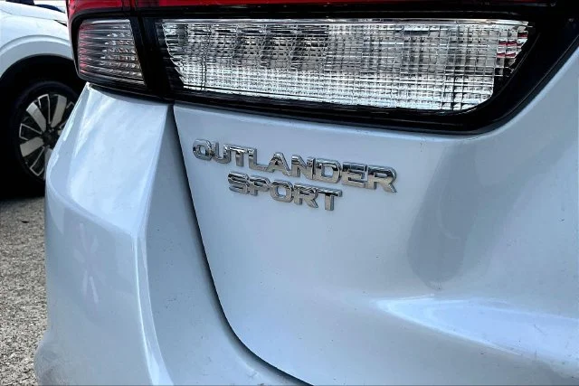 New 2027 White Mitsubishi 2.0 ES 2WD image 9