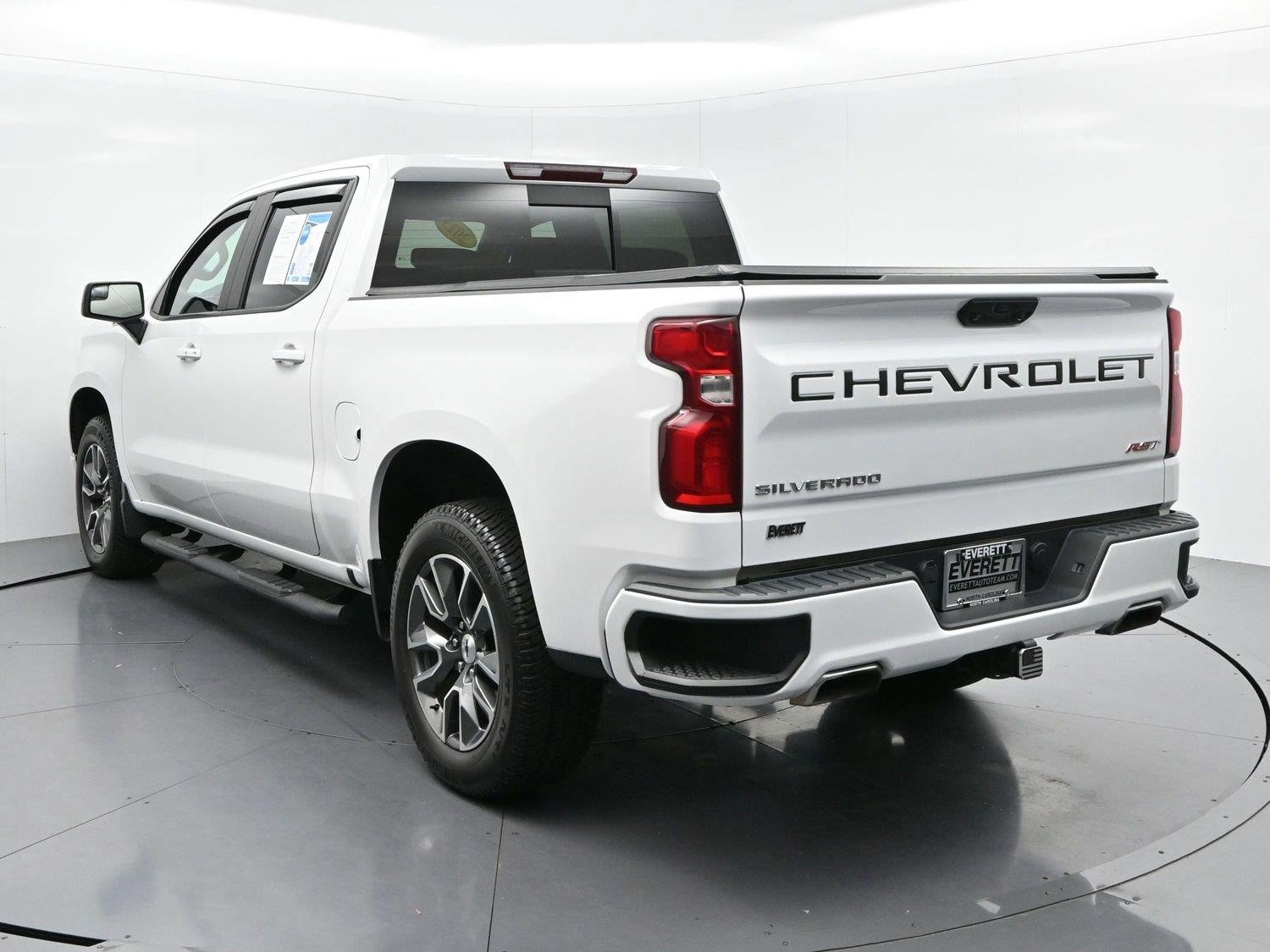 Used 2023 SUMMIT WHITE Chevrolet RST image 5