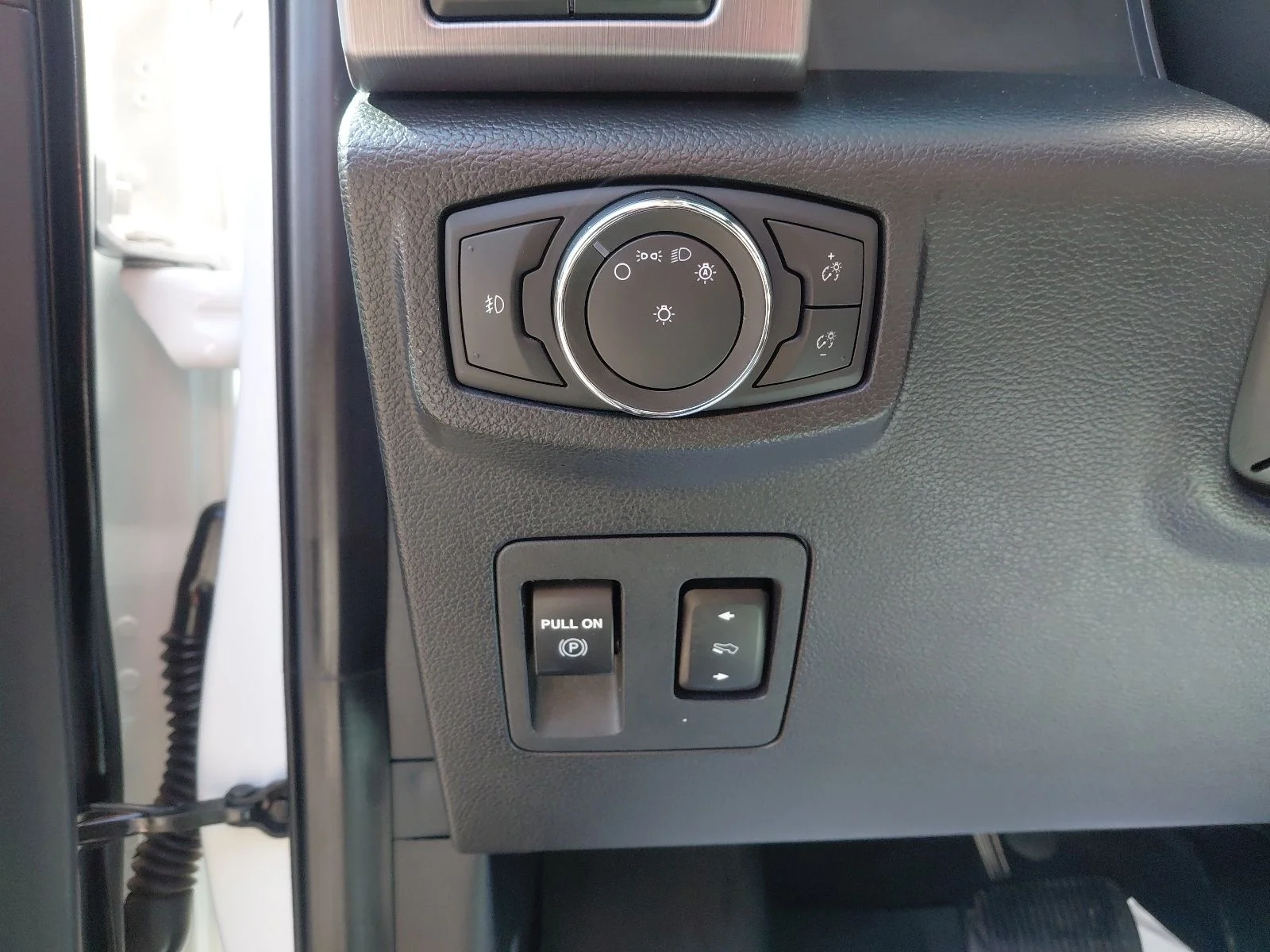 Used 2020 White Ford Platinum image 33
