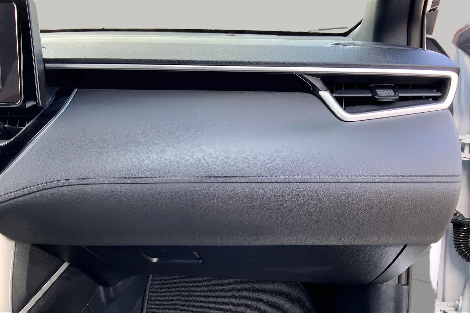 Used 2025 Wind Chill Pearl/Jet Black Toyota Hybrid Nightshade Edition image 18