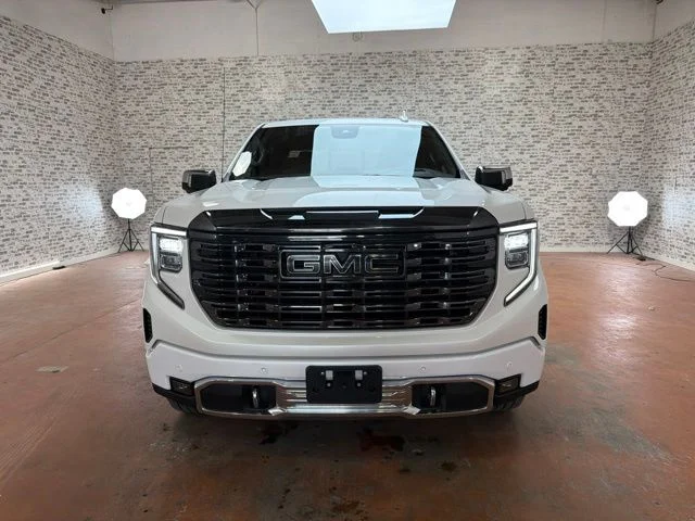 Used 2024 White Frost Tricoat GMC Denali Ultimate image 2