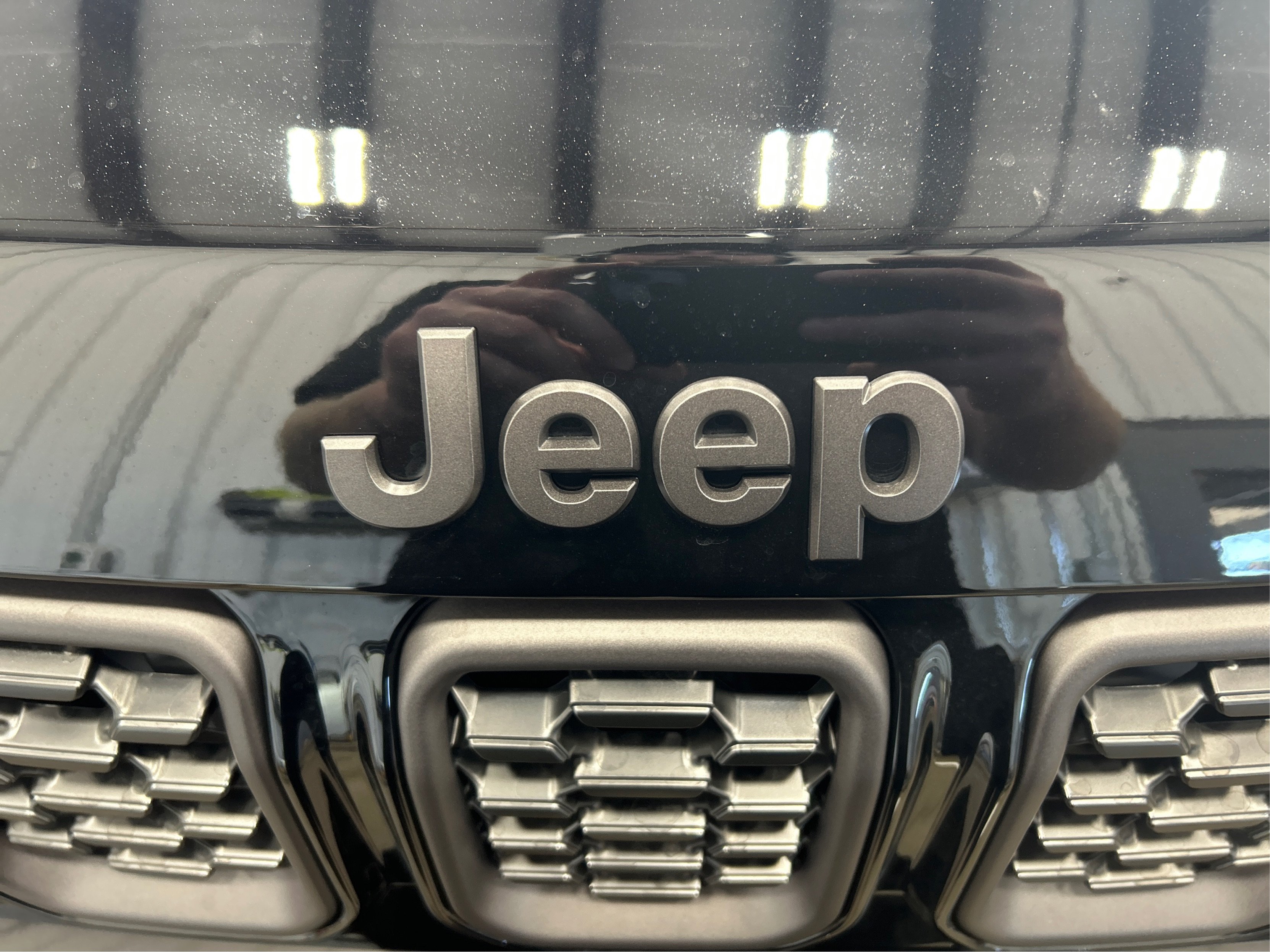 New 2026 Diamond Black Crystal Pearlcoat Jeep Latitude image 23