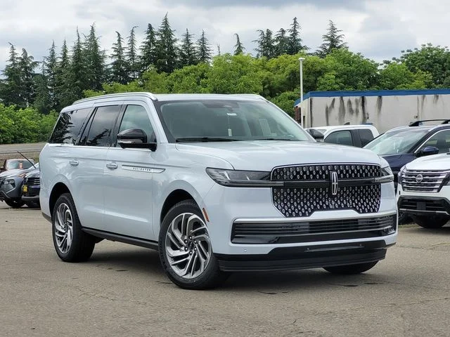 2026 Lincoln Navigator Reserve 4WD's photo