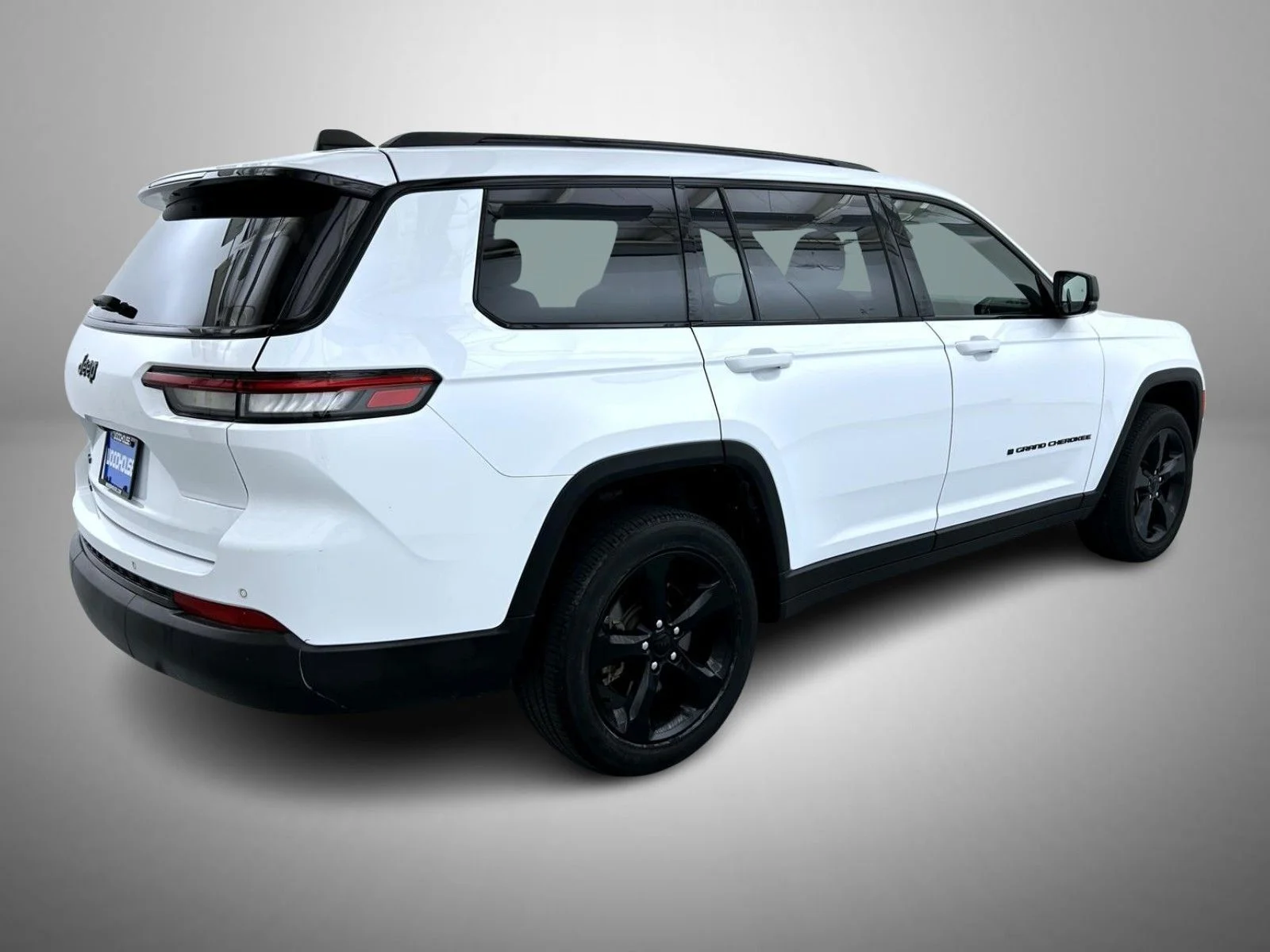 Used 2023 White Jeep Altitude image 5